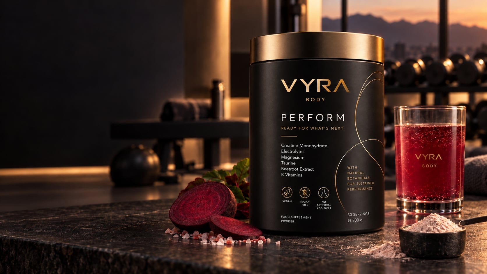 Visualisation: VYRA BODY PERFORM tin next to a glass with a red drink and beetroot