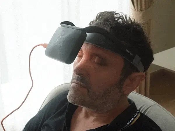 Close your eyes and enjoy the light and sound session.